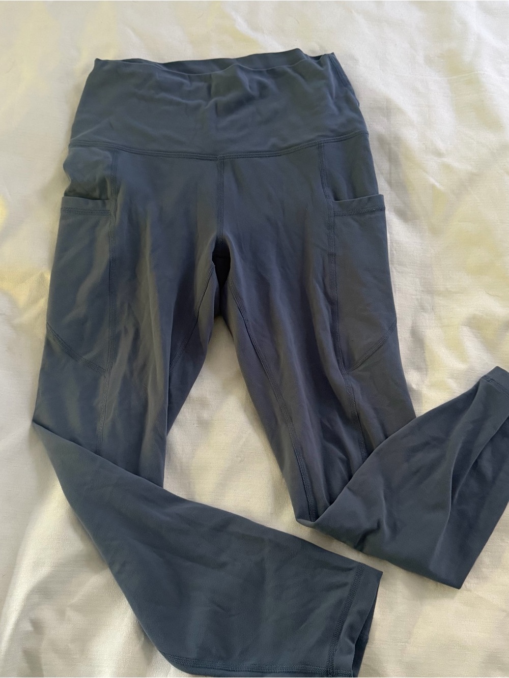 Yogalicious leggings with side pockets size small - Picture 3 of 5